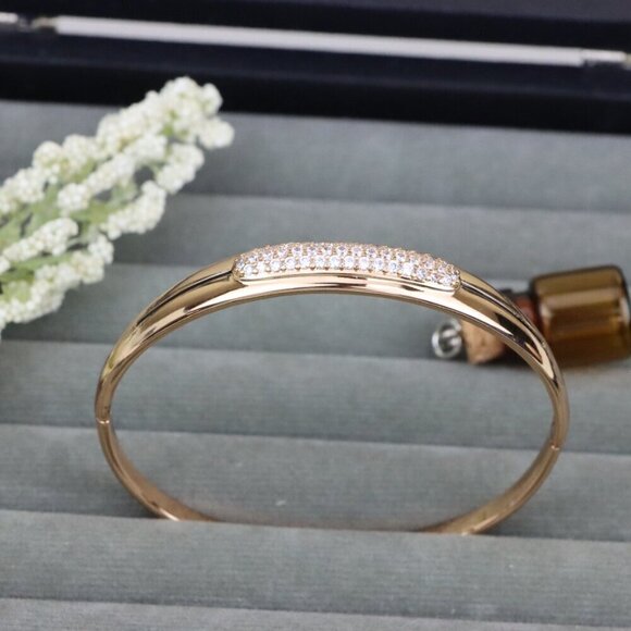 Elegant Rose Gold Bangle with Pavé Accents in Classic Oval Design, XPBL0425 - Picture 11 of 12